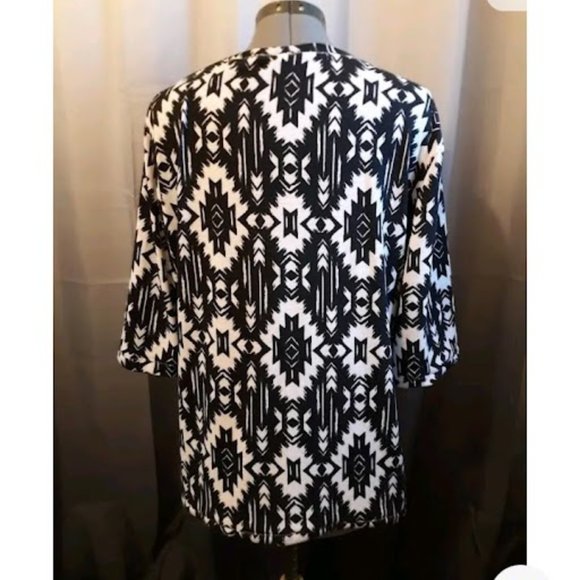 Aztec Southwestern V-neck T-shirt Top Blouse L Black White Short sleeve Western - Picture 3 of 10